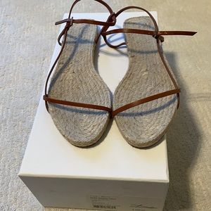 The row bare sandal